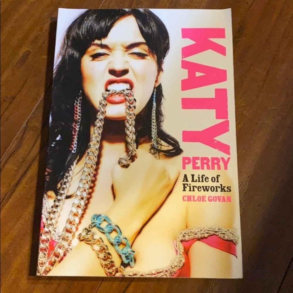 Katy‎ Perry: A Life of Fireworks biography book